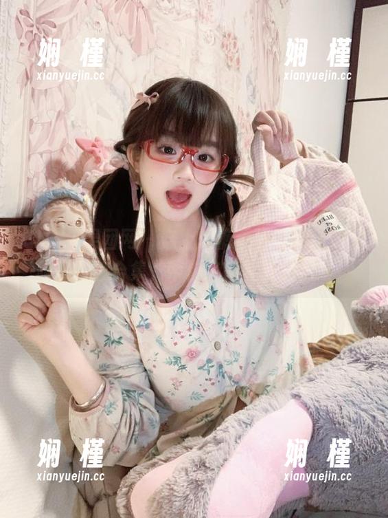 GIRLT果团网-莫雅琪 GIRLT果团网 - 穿上短裤,快乐加倍!莫雅琪图包合集,带你飞向夏日的浪漫!