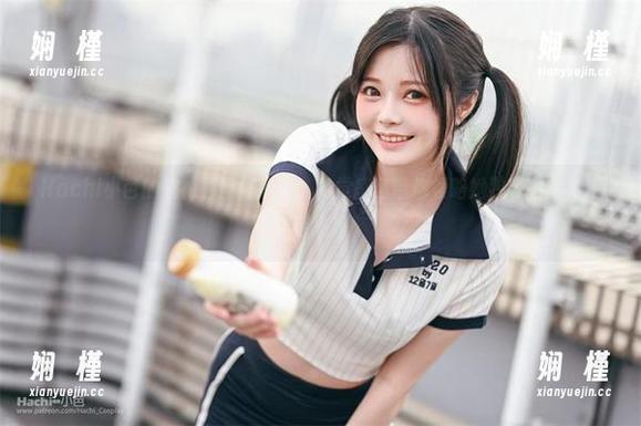 Hachi小芭的白衬衫图集资源，视觉盛宴带你领略她独特魅力和生活态度