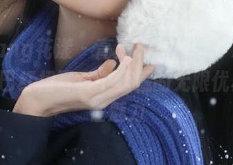 HuaYang花漾 - 高清大片揭秘,Angela小热巴红裙写真中蕴藏的无限优雅与女性魅力