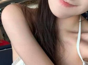 HuaYang花漾 - 易阳Silvia的瑜伽艺术：图库分享中捕捉到的温暖与力量！