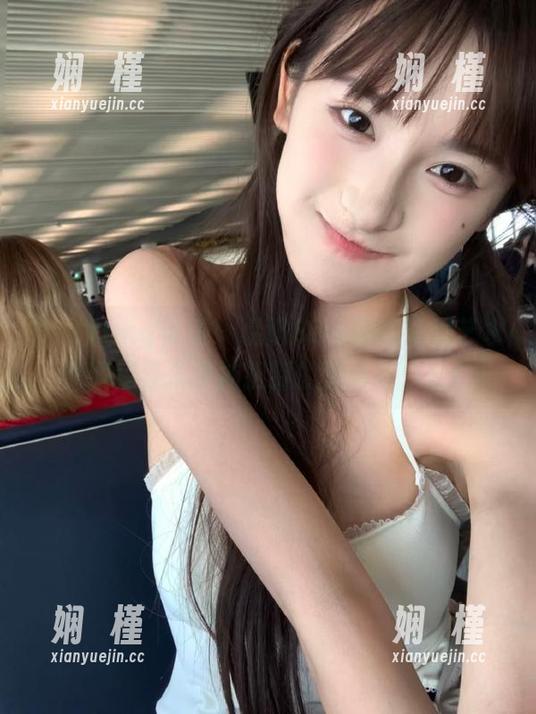 HuaYang花漾 - 易阳Silvia的瑜伽艺术：图库分享中捕捉到的温暖与力量！