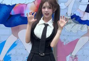 HuaYang花漾 - 绮里嘉ula的无圣光美足，精美图片展现自信与优雅气质