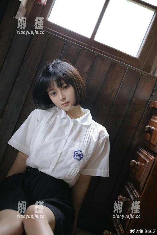 IMiss爱蜜社 - 黑丝诱惑：张思允最新写真作品，限时免费获取全面体验