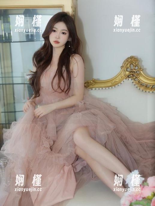 IMiss爱蜜社 - 跟随酥小白的白裙私房美图，见证她在阳光下的迷人瞬间与自然之美。