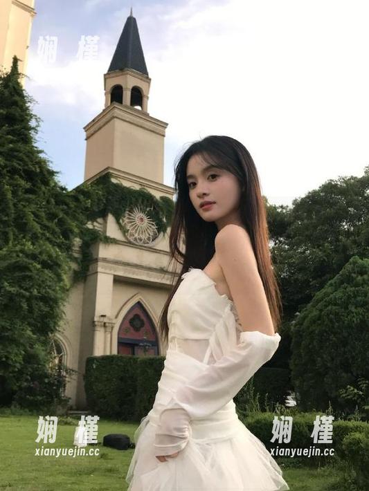 MFStar模范学院 - 汐汐爱吃草莓万圣节写真作品更新，带来全新视角，感受欢乐与惊悚交织的节日气氛！