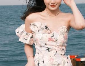 在喵糖映画的居家少女美图中，分享每一个温暖瞬间