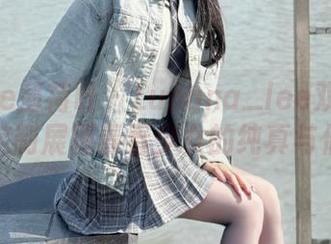 MintYe薄荷叶 - Lunana_lee双马尾写真定制展现青春少女的纯真与俏皮