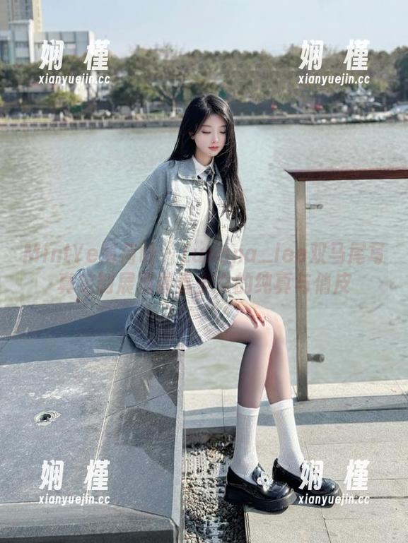 MintYe薄荷叶-Lunana_lee MintYe薄荷叶 - Lunana_lee双马尾写真定制展现青春少女的纯真与俏皮