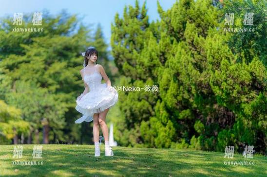 超火的Neko薇薇吊带风格套图，汇集多种姿态的迷人写真合集，让你眼前一亮！