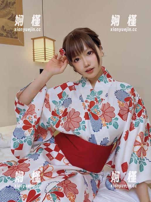 在线欣赏Nyako喵子眼镜写真美图，感受她独特的魅力与创意风格！