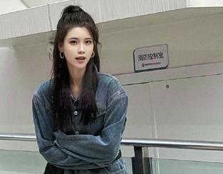 精选最新美图：PoppaChan精美自拍作品合集，带你领略视觉的盛宴！