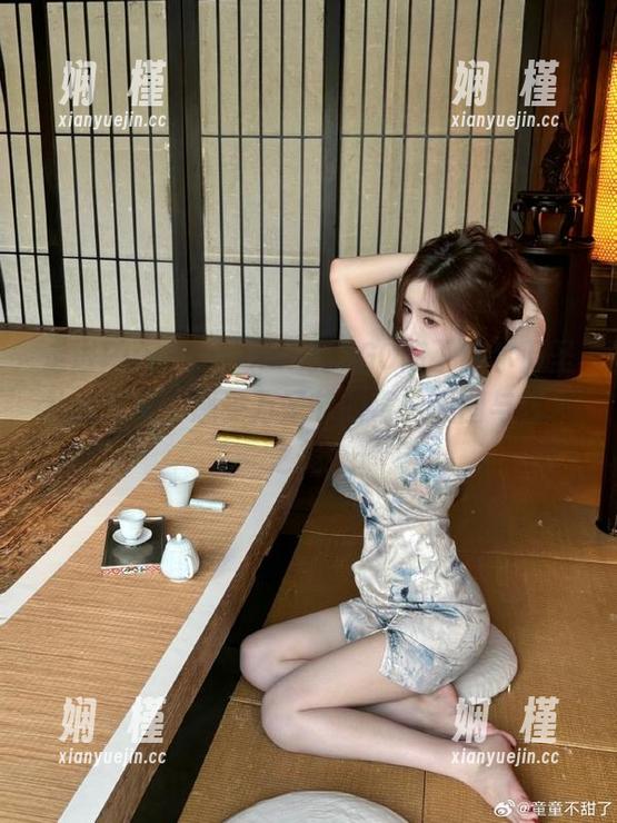走进PuyPuyChan的FGO南丁格尔万圣礼装写真，感受万圣节的奇幻氛围与艺术之美！