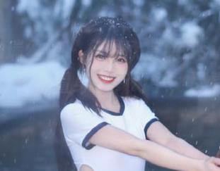 RUISG瑞丝馆 - 免费欣赏Daisy琳琳修女图册，仿佛置身于梦幻中，尽情享受视觉盛宴！