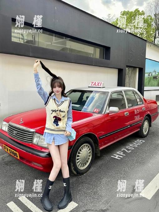 追随Rioko凉凉子白裙的脚步，精彩写真原图和图集全解析