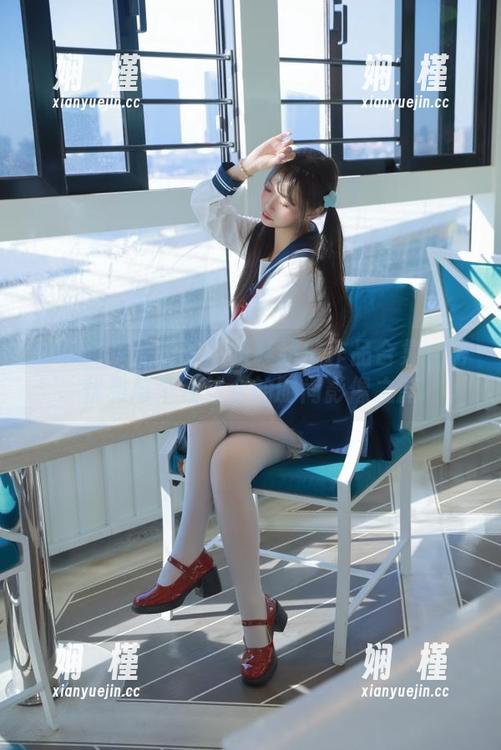 Rioko凉凉子的高跟鞋超赞作品合集：将优雅与个性结合的时尚影像之旅