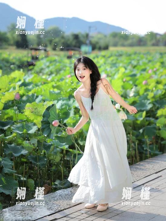 SiHua思话-小表妹 SiHua思话 - 精选小表妹的动人写真,剧情如画,图片展现她的魅力!