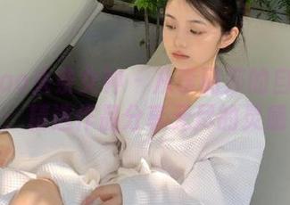 TouTiao头条女神 - 从李丽莎的自拍中看生活：精选作品分享无尽的灵感与美