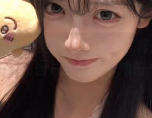 TouTiao头条女神 - 畅游在李梓熙的日常世界：多元化图片合集记录她的点滴瞬间