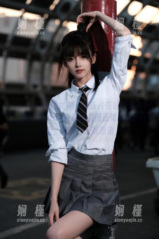 TouTiao头条女神 - 在这片在线的海洋中，杨漫妮baby女孩的美图正如晨曦般温柔，激荡出无尽想象