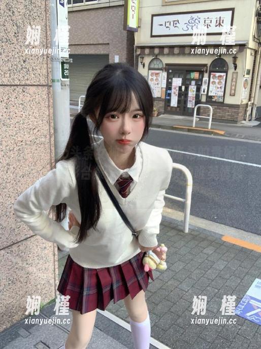 TouTiao头条女神-莫晓希 TouTiao头条女神 - 探索莫晓希的贵妃醉酒在线摄影合集,感受每一帧的唯美情愫!