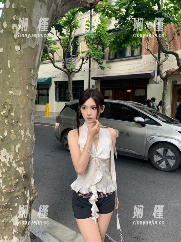 UGirls尤果网 - 于梓馨的妹妹写真艺术：探寻每张原图背后的灵感与情感！