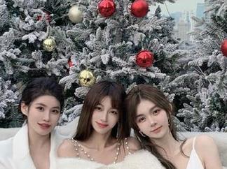 UGirls尤果网 - 周心情白丝图片合集：这些美图真的是太惊艳，让人欲罢不能！