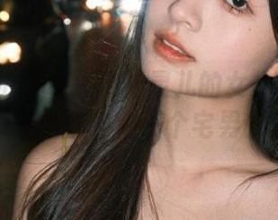 UGirls尤果网 - 娜依灵儿的女仆私拍套图，轻松融化每一个宅男的心