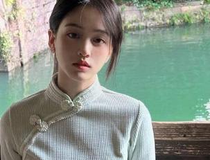 UGirls尤果网 - 尤娜娜女王写真全套原图，带你一同揭开美丽与优雅的裂变之旅