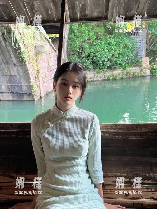 UGirls尤果网 - 尤娜娜女王写真全套原图，带你一同揭开美丽与优雅的裂变之旅