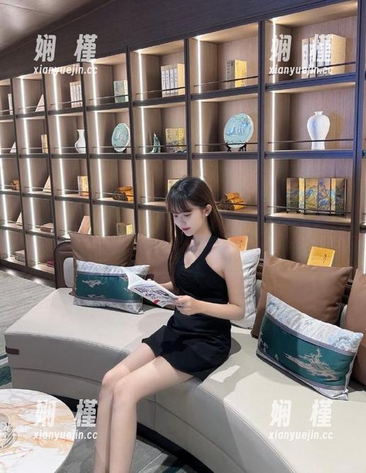 UGirls尤果网 - 白一晗的长腿写真作品，诠释了优雅与力量的完美融合