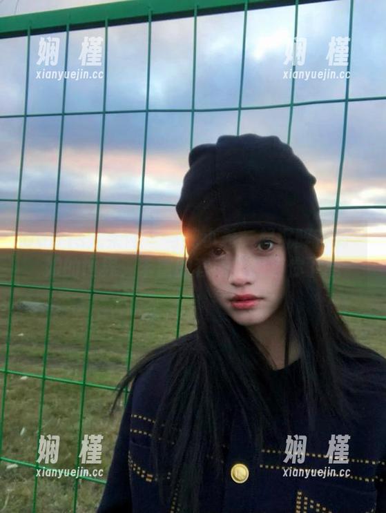 UGirls尤果网 - 与纯小希一起沉醉在弱気娘的世界，丰富的套图资源等你下载