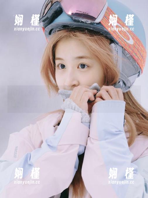 UGirls尤果网 - 从原图看黛蓓琪的护士角色：她的作品展现了生命与爱的伟大交织