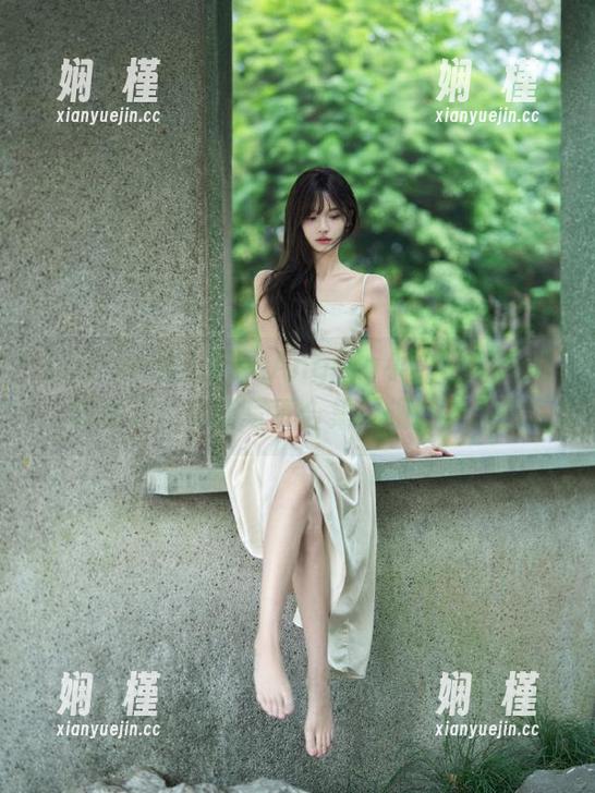 Xiuren秀人网 - Angela小热巴学妹的镜头下，清新写真合集展现唯美图片
