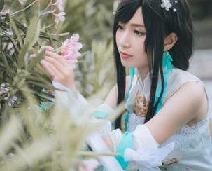 Xiuren秀人网 - 流光溢彩：探索Suki_baby红裙写真合集，带你踏入梦幻的视觉盛宴