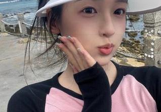 Xiuren秀人网 - tina_甜仔的御姐写真作品:每一组套图都是情感与美的完美交融