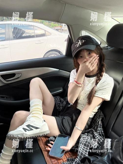 Xiuren秀人网 - 冷月yuer的修女美图全集，免费解锁神秘之美，快来收藏吧！