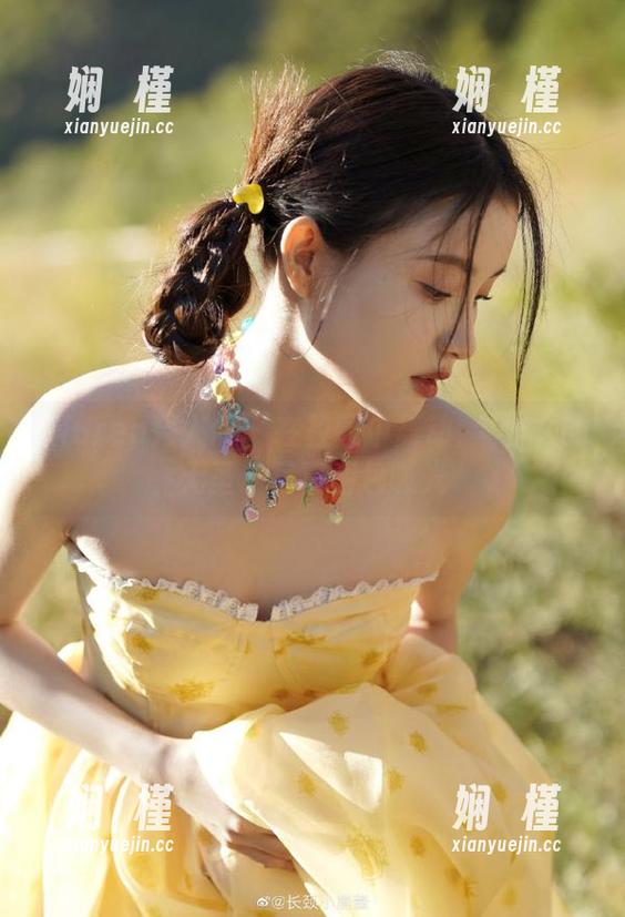 Xiuren秀人网 - 在校园中舞动：婠婠么的无圣光写真图包曝光