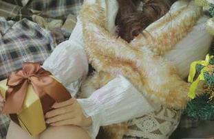 Xiuren秀人网 - 小果冻儿短裤写真精选集，网盘精彩呈现，感受活力与魅力的碰撞！