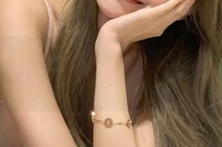 Xiuren秀人网 - 是小逗逗海边写真在线图集:看她如何在浪潮中闪耀!