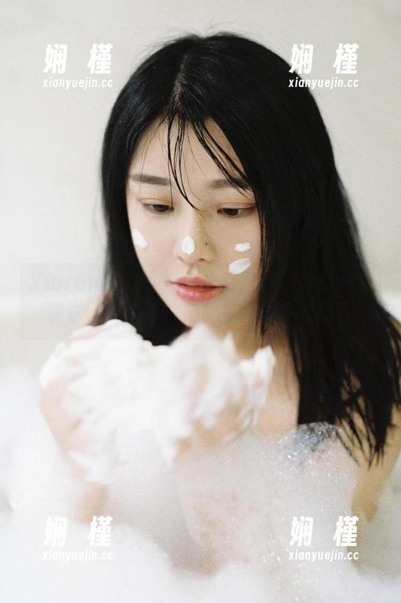 Xiuren秀人网 - 李梓熙居家写真原图免费送，带你体验她的生活美学与氛围