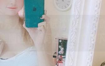 Xiuren秀人网 - 走进沈蜜桃off的世界，丝袜美图让你瞬间心动，立即下载！