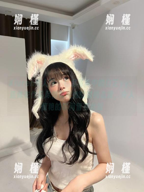 Xiuren秀人网-白芷yy Xiuren秀人网 - 私房写真中的白芷yy:连体衣作品尽情展现她的时尚态度,令人惊艳的瞬间留存此刻