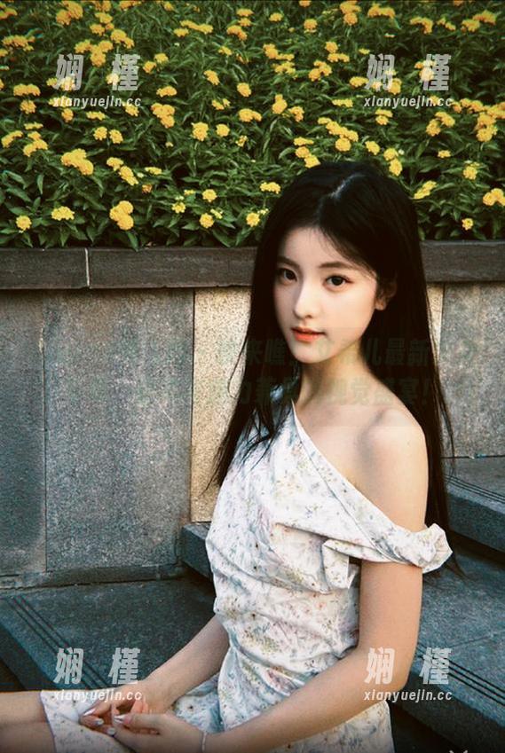 Xiuren秀人网 - 快来瞧！艾希儿最新少女写真，甜美与魅力兼具的视觉盛宴！