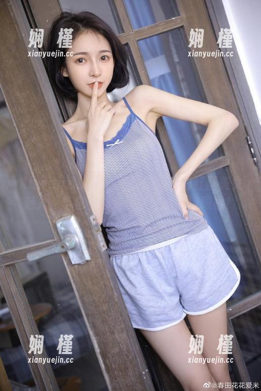 Xiuren秀人网 - 感受陆萱萱的红唇美女魅力，丰富的图片资源让你大饱眼福！
