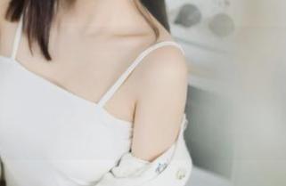 Xiuren秀人网 - 热门博主陈巧蓓isabella白丝套图更新,绽放清新与性感的完美结合,快点来观看!