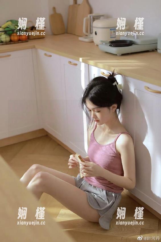 Xiuren秀人网-鱼子酱Fish Xiuren秀人网 - 一场视觉盛宴:鱼子酱Fish私房图集,模特合集的魅力与诱惑尽在其中