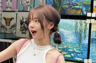 Xiuren秀人网 - 私房写真原图:鱼尾fish倾情演绎美足的动人瞬间