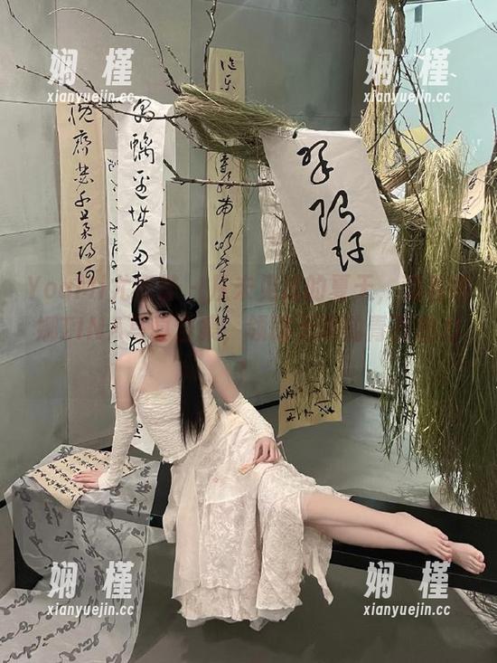 YouMi尤蜜荟-娜娜TINA YouMi尤蜜荟 - 从未见过的夏天,观看娜娜TINA写真合集,领略无限的青春魅力!