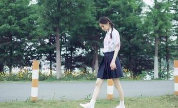 YouWu尤物馆 - 在蕾丝的包围中，小尤奈呈现出优雅的写真作品与动人图片