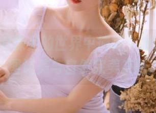 在ZinieQ裸足的世界中徜徉：她的写真套图让美与自然完美交融